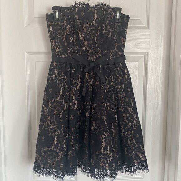 Neiman Marcus Target Robert
Rodriguez Black Lace Strapless Formal
Dress Size 2 - Picture 3 of 12